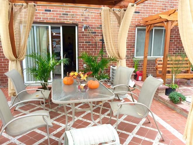 Khu vườn nhỏ gợi nhớ quê nhà của gia đình Việt ở Mỹ