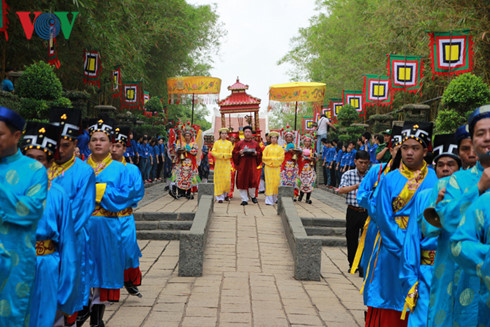 nguoi dan ca nuoc huong ve le gio to hung vuong hinh 0