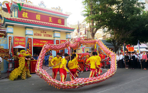 nguoi dan ca nuoc huong ve le gio to hung vuong hinh 2