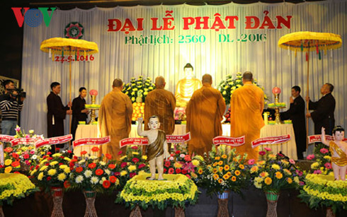 long trong dai le phat dan 2016 tai cong hoa sec hinh 0