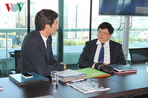 vov ky thoa thuan hop tac voi dai phat thanh quoc gia phap hinh 2