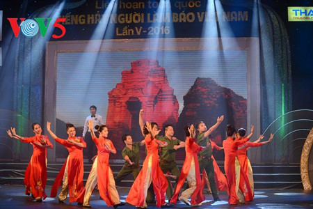 babak semi final festival nasional ke-5 nyanyian para wartawan vietna -tahun 2016 di kawasan vietnam utara hinh 1