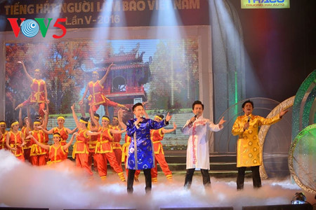 babak semi final festival nasional ke-5 nyanyian para wartawan vietna -tahun 2016 di kawasan vietnam utara hinh 2