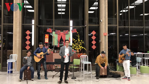 sinh vien viet nam va tet que huong tren dat my hinh 6