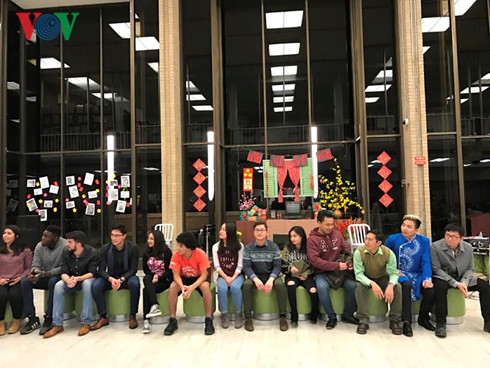 sinh vien viet nam va tet que huong tren dat my hinh 8