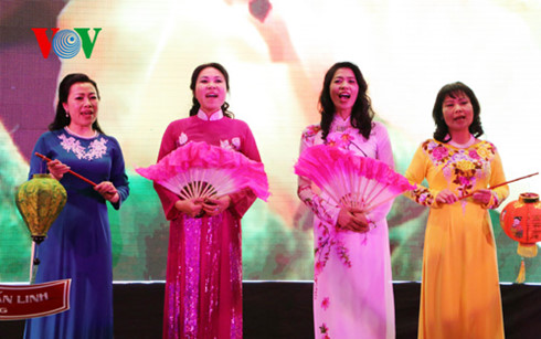 tung bung da hoi ky niem ngay quoc te phu nu mong 8 thang 3 tai sec hinh 4