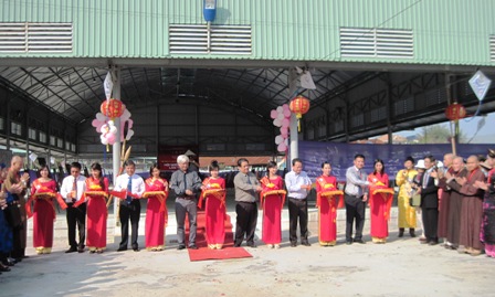 Cắt băng khánh thành Phòng tranh Thư pháp, quy tụ các tác phẩm nghệ thuật của 100 ông đồ.