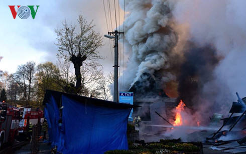 chay lon o cho cua nguoi viet tai bien gioi sec – duc hinh 0