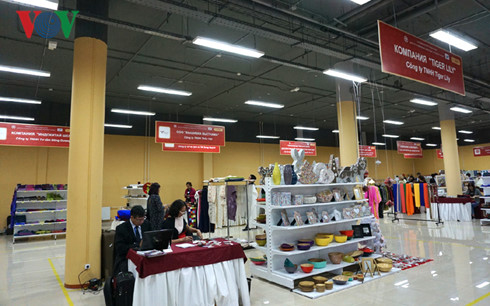 khai mac hoi cho "tuan le hang ha noi tai moscow - 2016" hinh 1