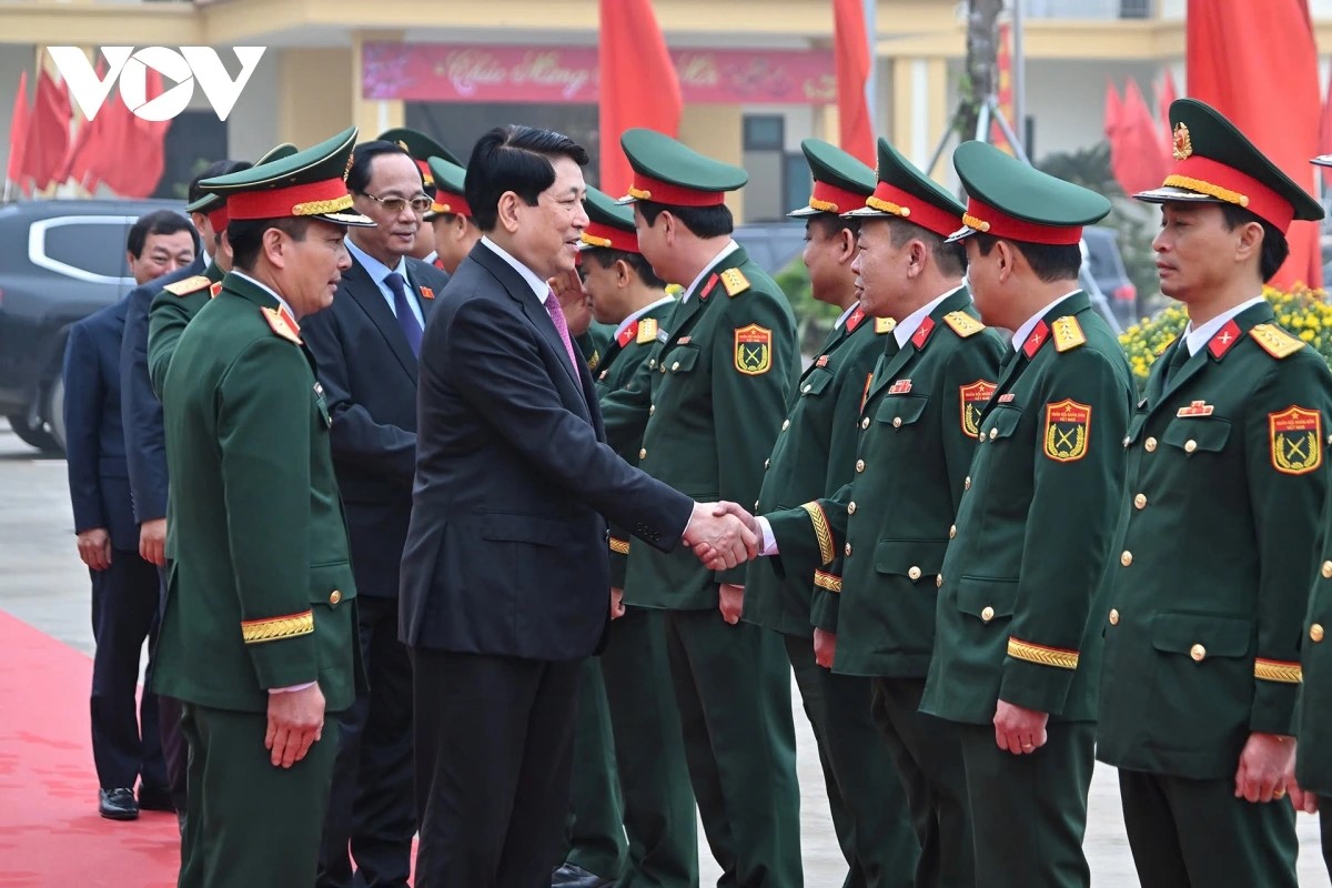 르엉 끄엉 국가주석, 푸토성 당‧정부 및 빈곤가구‧정책가구‧무장병력 방문 격려