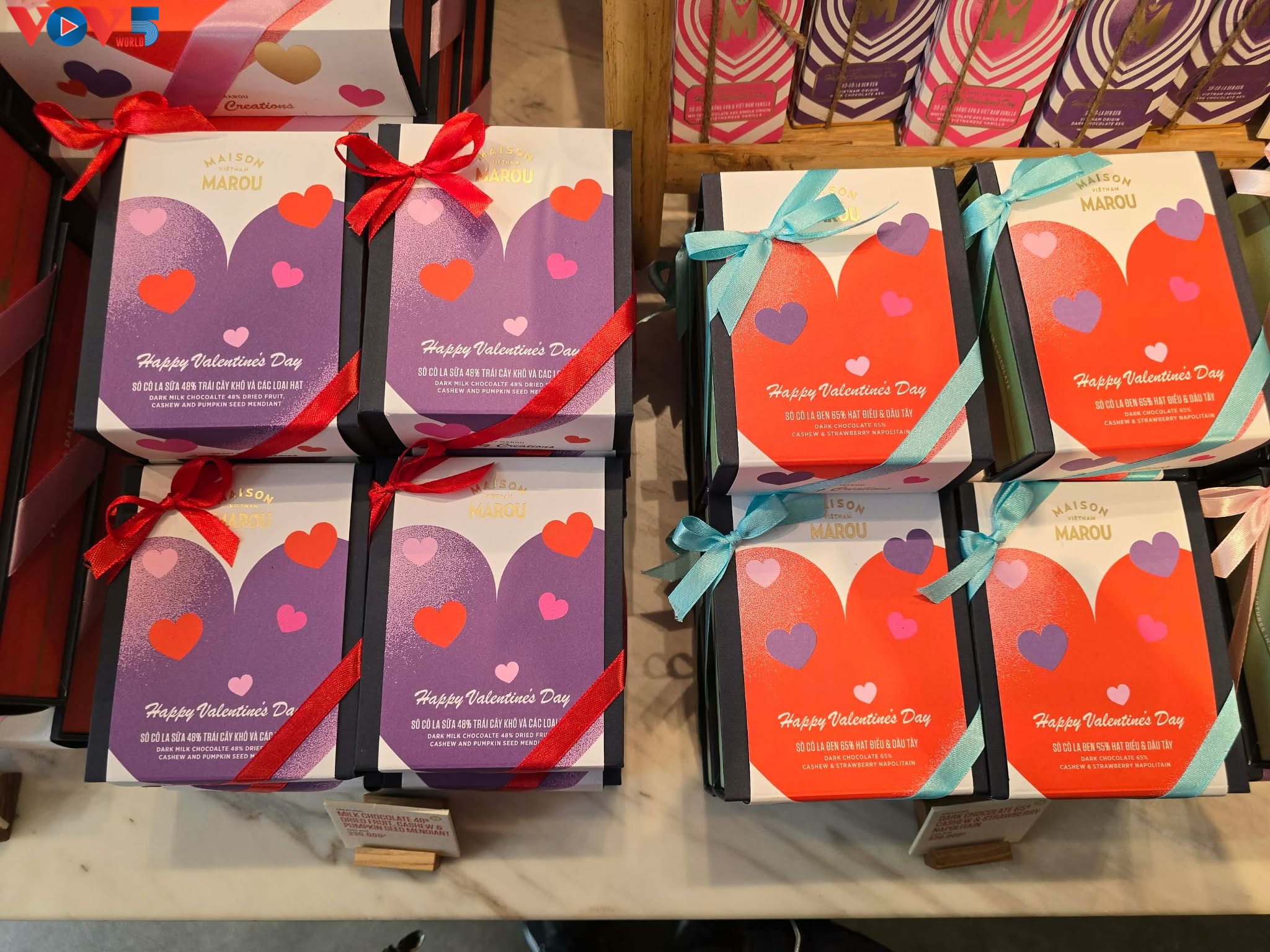 치솟는 물가에 밸런타인데이 선물 고심하는 소비자들