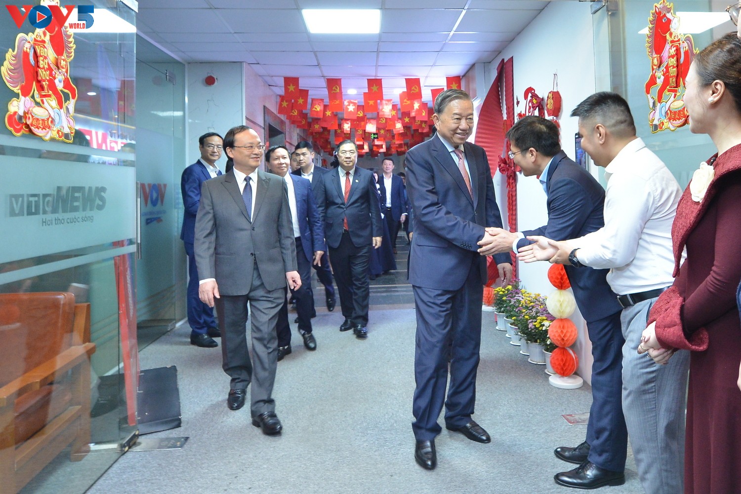 또 럼 당 서기장, 설 맞아 VOV 임직원 및 기술진 방문‧격려