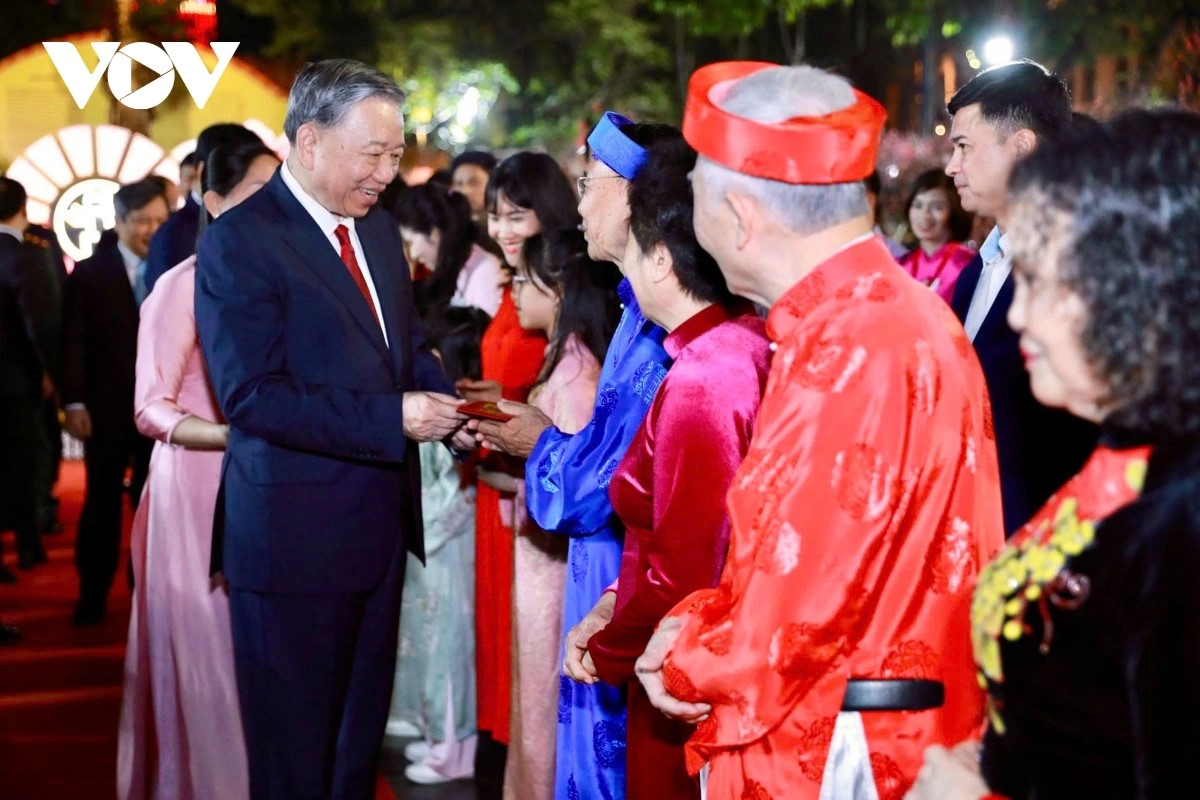 또 럼 당 서기장, 수도 하노이 당 위원회‧정부‧시민 방문 및 신년 축하