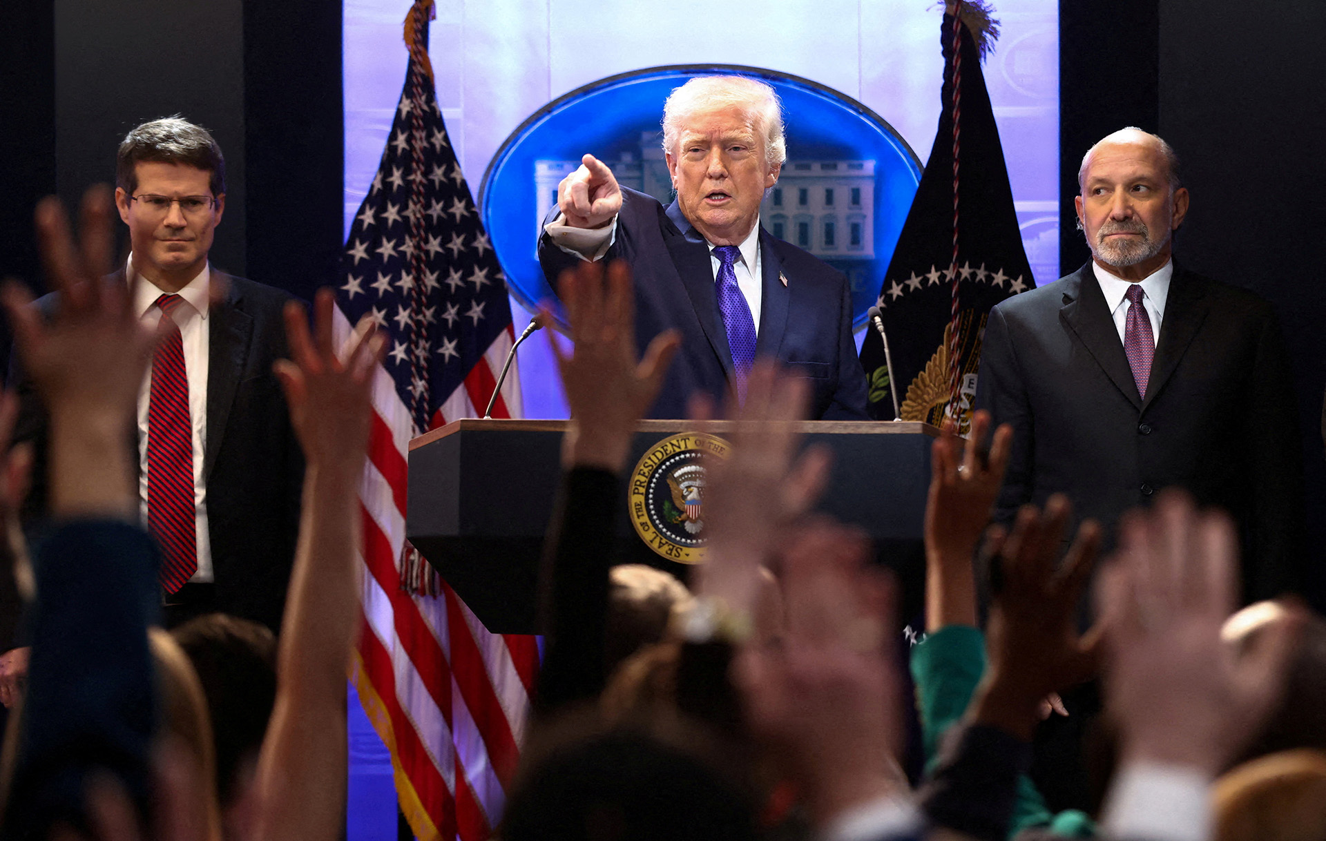 트럼프 美 대통령, 대법원 판결 강력 비판…“10% 관세 부과 강행할 것”