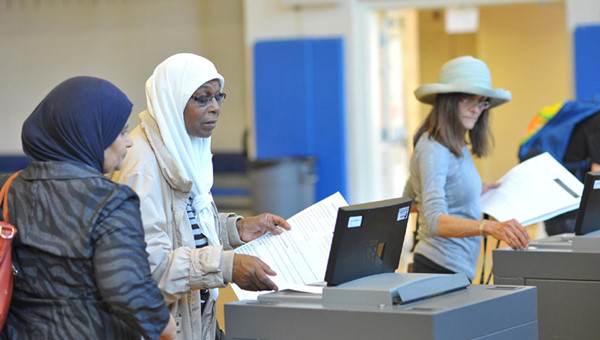 ผู้มีสิทธิ์เลือกตั้งนับล้านคนไปลงคะแนนโหวตประธานาธิบดีสหรัฐปี 2016 ก่อนกำหนด