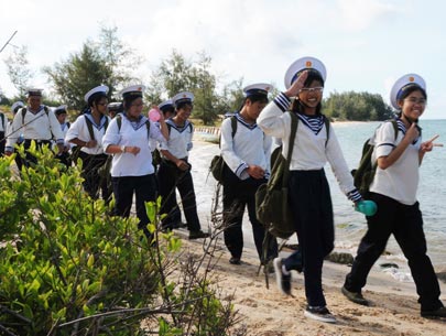 Curso militar en el mar para alumnos