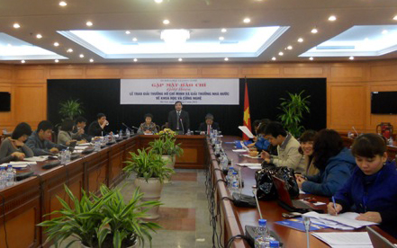 Vietnam honra a sus científicos con los Premios Ho Chi Minh y de Estado