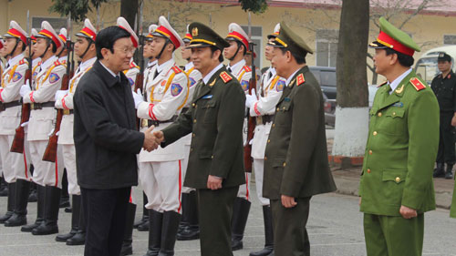 Presidente vietnamita valora aportes de la Policía Móvil a la seguridad