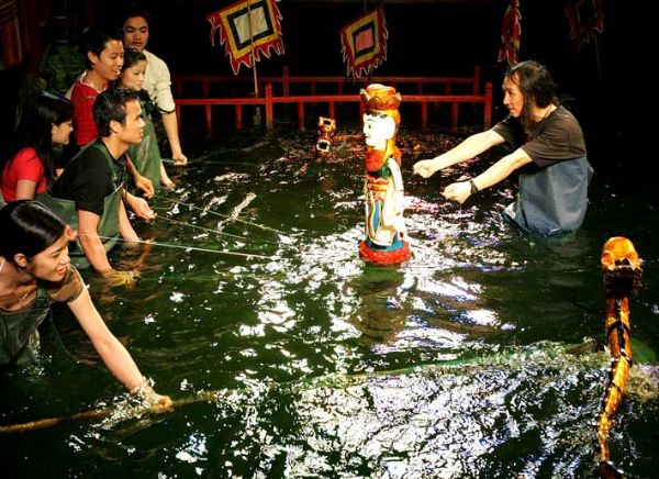 Marionetas acuáticas vietnamitas triunfan en La Habana