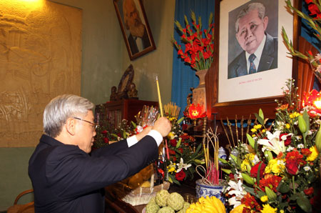 Vietnam conmemora 105 aniversario del ex líder partidista Le Duan