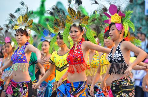 Carnaval Ha Long- convergencia de élites culturales