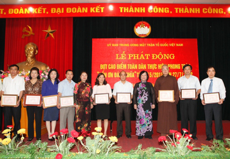 Vietnam promueve actividades en gratitud a las personas meritorias