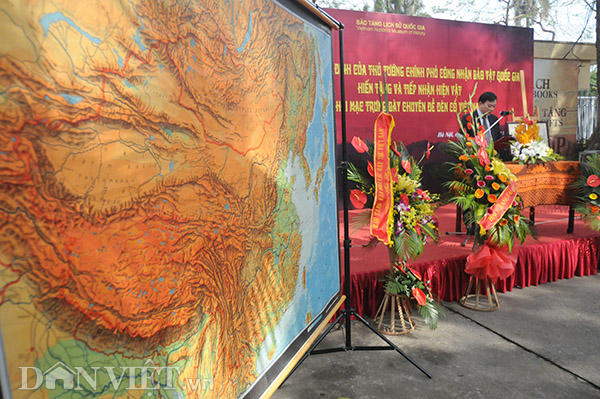 Donan a Museo de Historia materiales que confirman soberanía insular de Vietnam