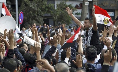 Manifestantes egipcios piden la renuncia del presidente Mursi