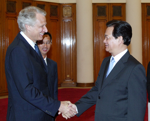 Dirigentes vietnamitas reciben al ex premier francés Dominique de Villepin