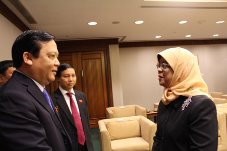 Intensifican cooperación parlamentaria Vietnam y Singapur