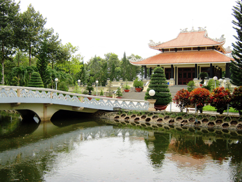 Dirigentes vietnamitas expresan gratitud al Presidente Ton Duc Thang