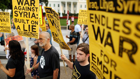 Manifestantes estadounidenses rechazan la intervención militar de Washington en Siria