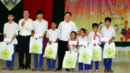 Actividades para los niños en saludo al medio otoño