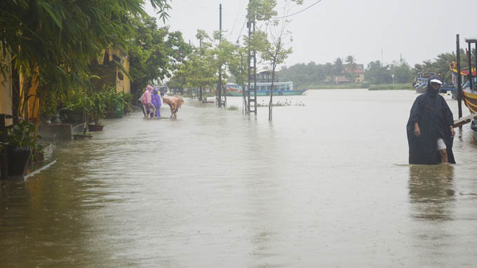 Premier vietnamita urge a superar consecuencias del huracán Wutip