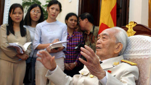 Figura de Vo Nguyen Giap, vista por fotógrafos extranjeros