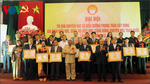 Verifica Vietnam movimiento de estudio en familia y comunidad social