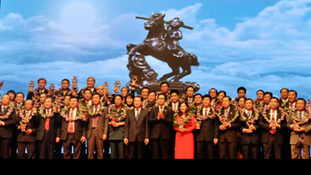 Honran a 100 empresarios más sobresalientes de Vietnam