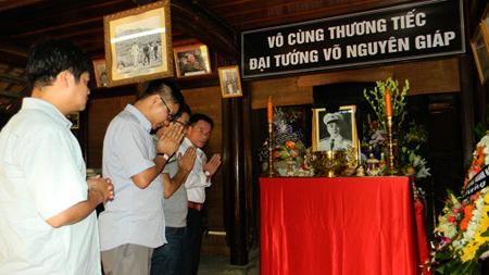 Pueblo de Quang Binh espera al general Giap en tierra natal