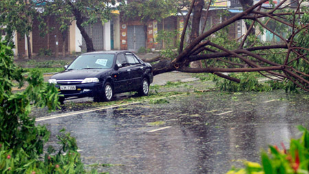 Centro de Vietnam supera pérdidas tras el azote del huracán Nari