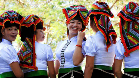 Toque original de las Thai blancas para realzar su belleza
