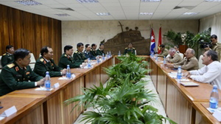 Vietnam y Cuba impulsan la cooperación militar
