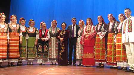 Presidente de Bulgaria asiste a intercambio cultural en Hanoi