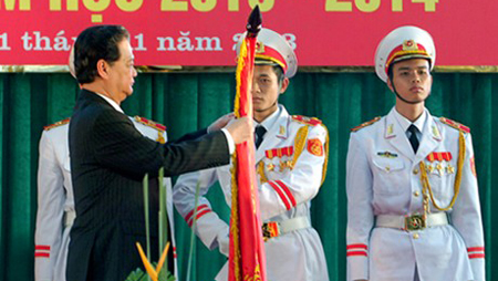 Primer ministro incentiva el mejoramiento de educación y formación