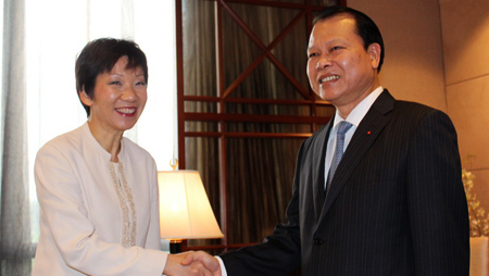 Vietnam consulta experiencias de Singapur en gestión financiera e integración en TPP