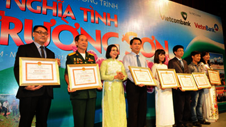 Intercambio artístico “Gratitud de Truong Son” en honor de mártires