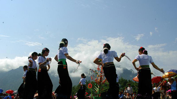 Danza “xòe” – lenguaje de sentimientos de las muchachas Thái en Mường So
