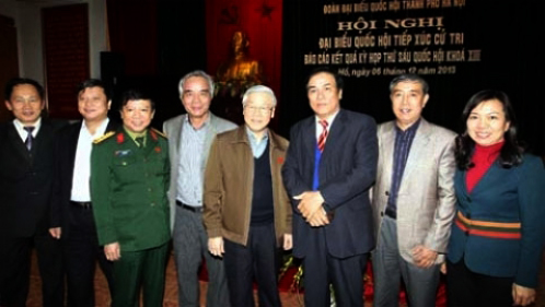 Máximo líder partidista contacta con electorado de Hanoi