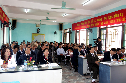 Vicepresidenta de Vietnam contacta con electorado de provincia Ha Nam