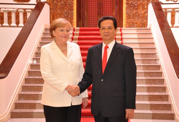 Premier vietnamita felicita a investida canciller de Alemania