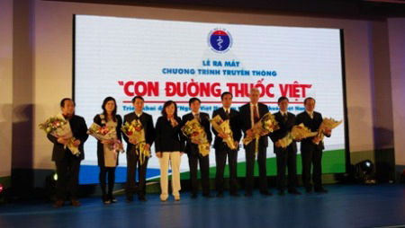 El Camino de medicinas nacionales por mejor curación en Vietnam